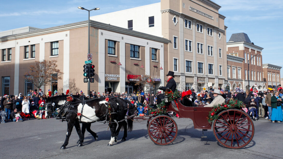 PHOTOS: 2021 Lawrence Old-Fashioned Christmas Parade | News, Sports ...
